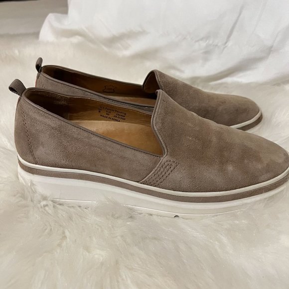 Bill Blass Sutton Suede Sneaker Center Size 9 tan - Picture 7 of 11